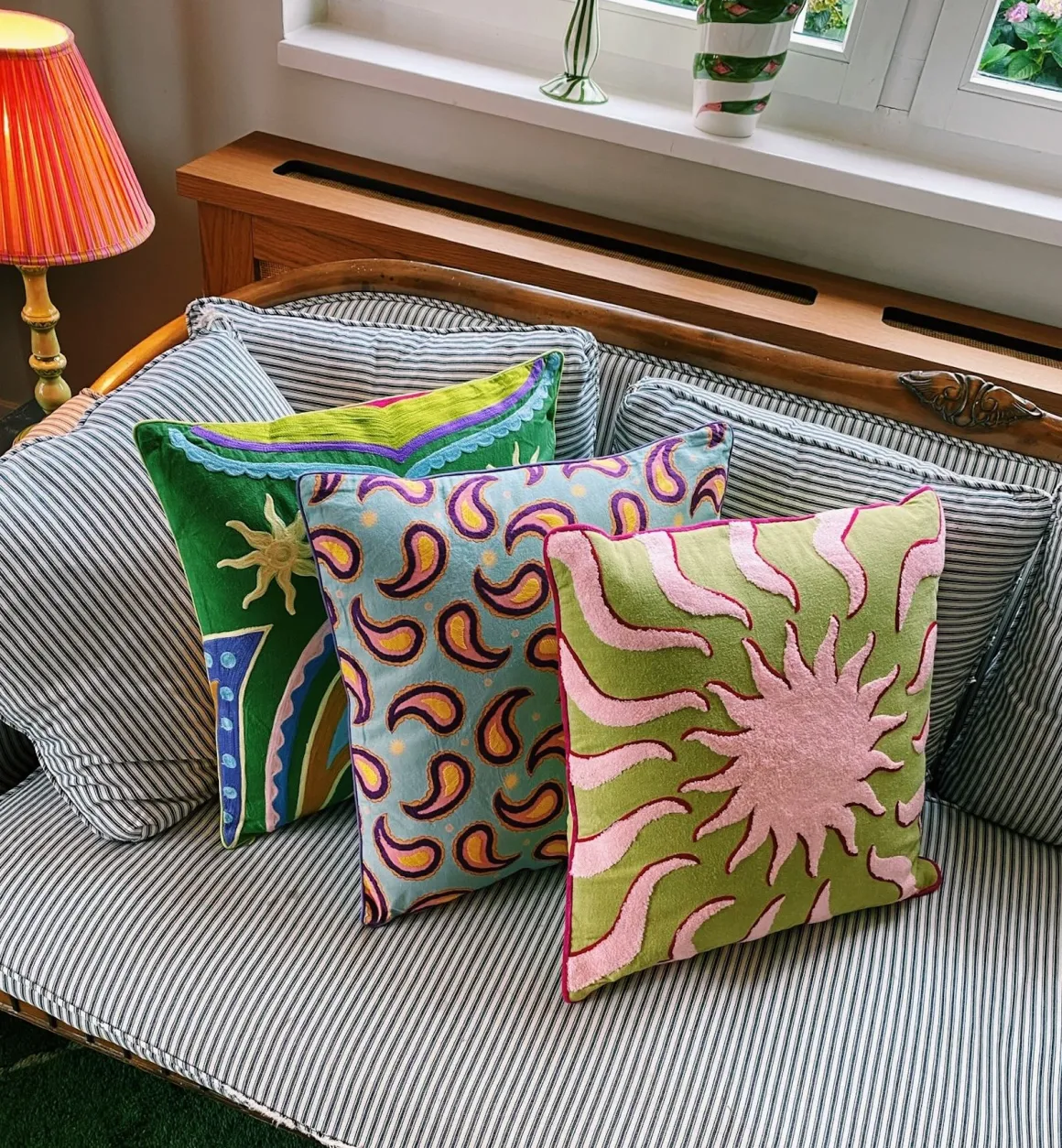 Anna + Nina - Home Kussens & Spreien | Voor Je Partner | Embroidered Paisley Cushion