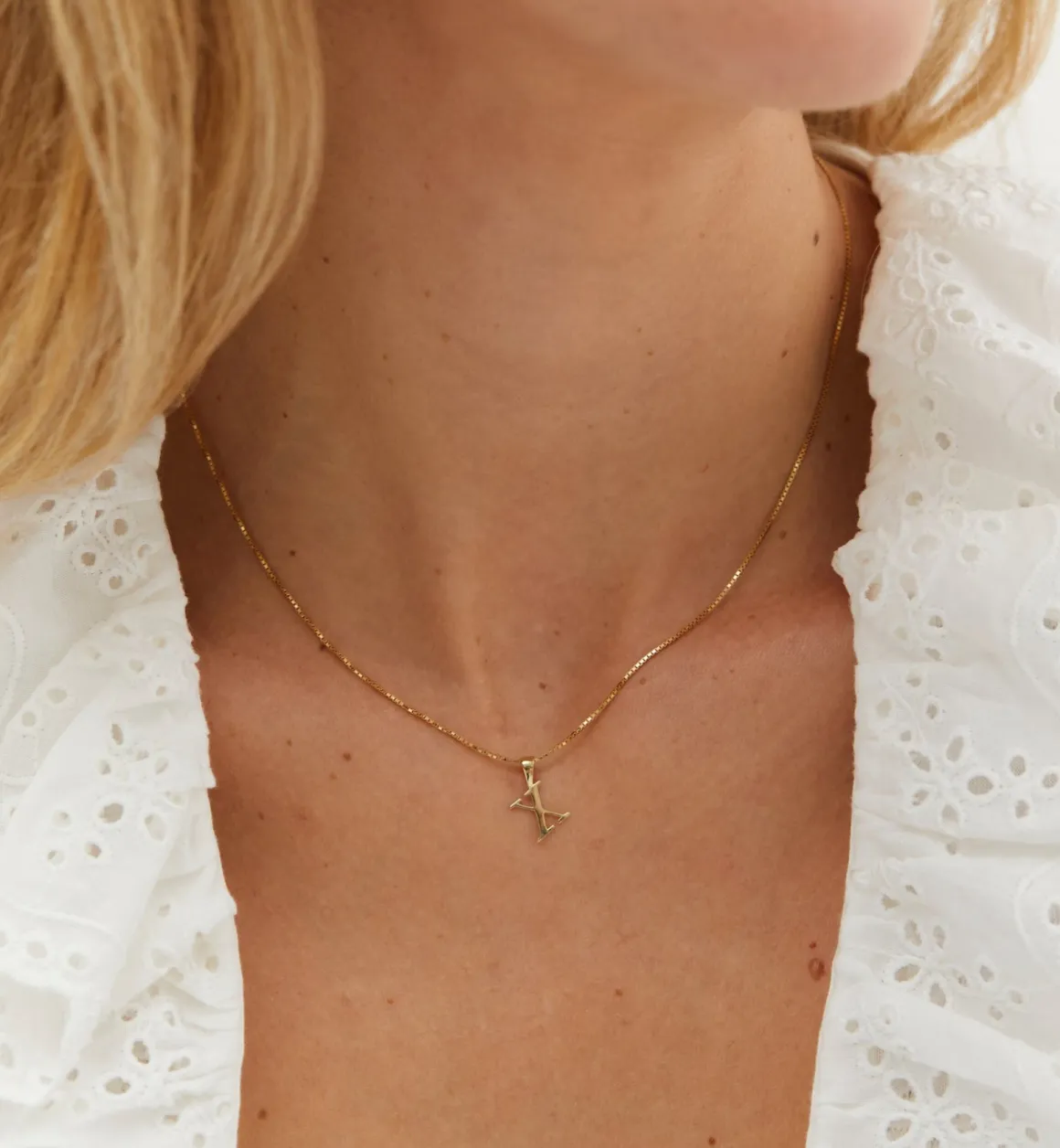 Anna + Nina 14K Goud | Voor Je Partner | Initial Necklace Charm 14K Geelgoud