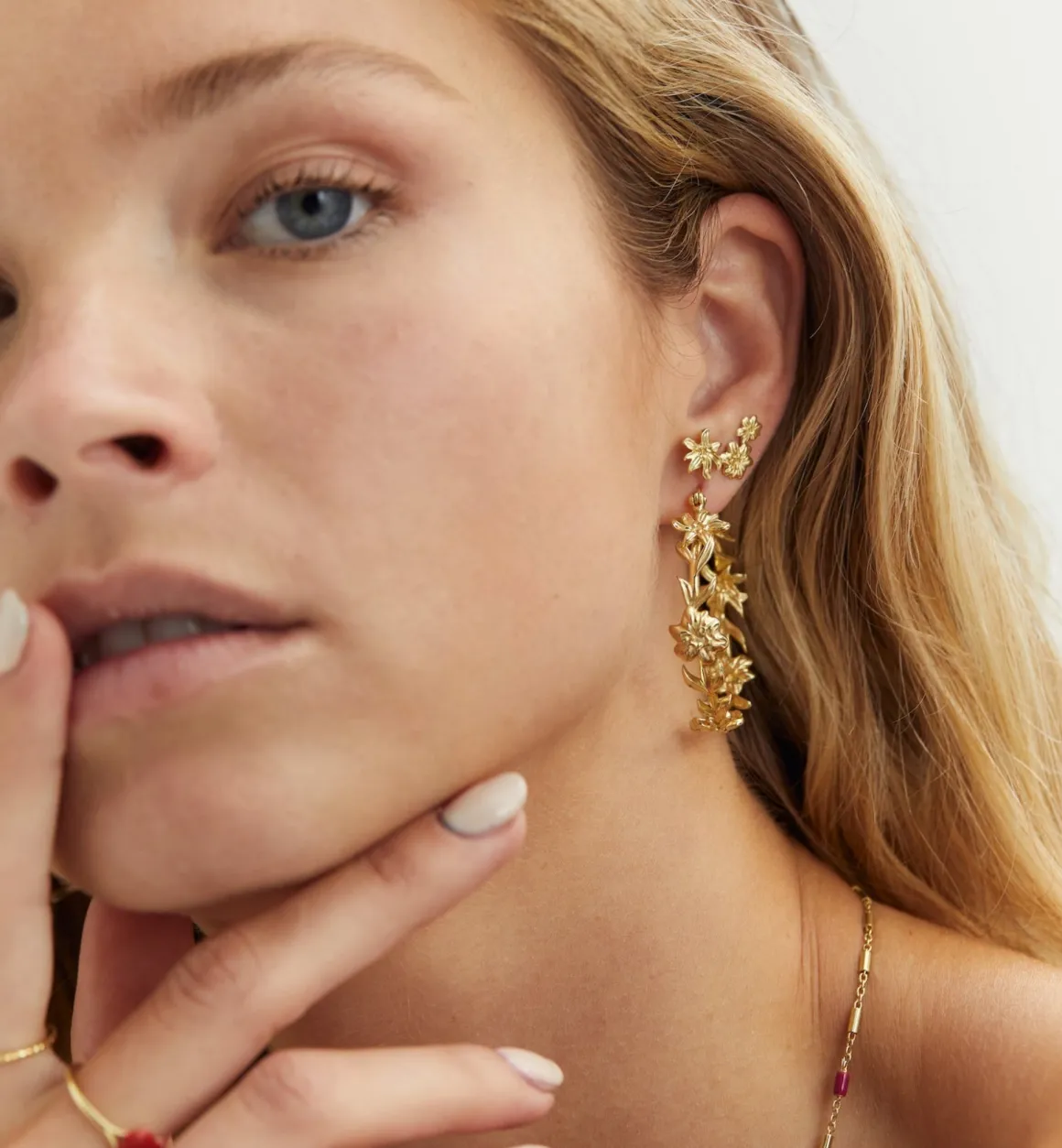 Anna + Nina ​Verguld | Zilver & Verzilverd | Single Flourish Stud Earring