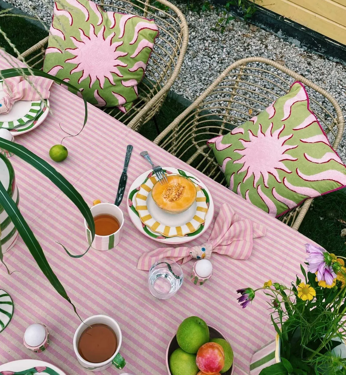 Anna + Nina - Home Servies | Tafelkleden & Servetten | Trippy Flower Tablecloth